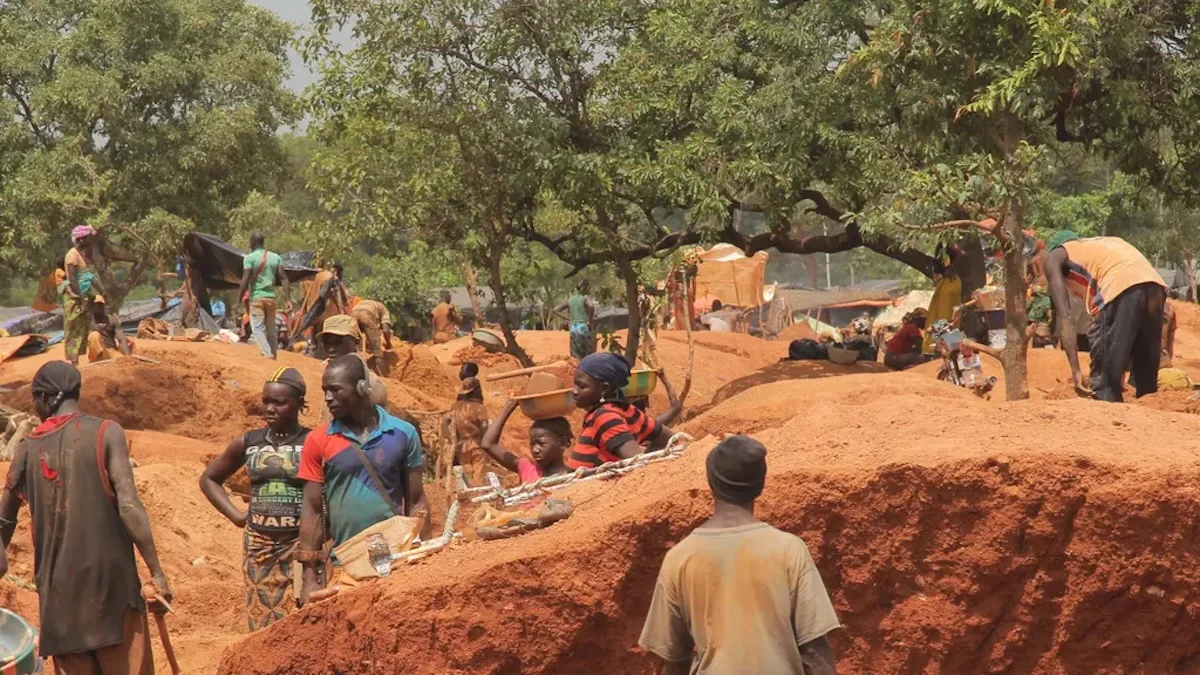 Or et insécurité au Sahel : la violence minière se diffuse au-delà du Burkina Faso