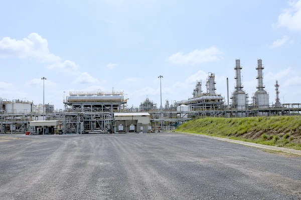 Gaz camerounais : la SNH défend sa stratégie de diversification après le retrait du FLNG Hilli Episeyo