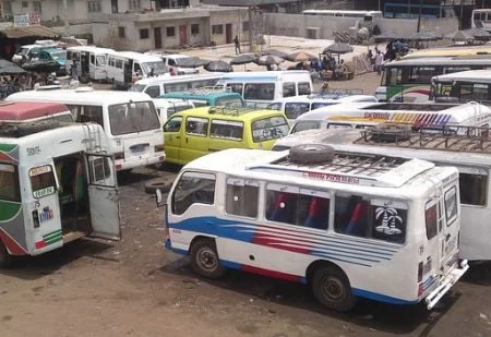 Côte d'Ivoire : la régularisation des transports, un test pour l'économie formelle abidjanaise