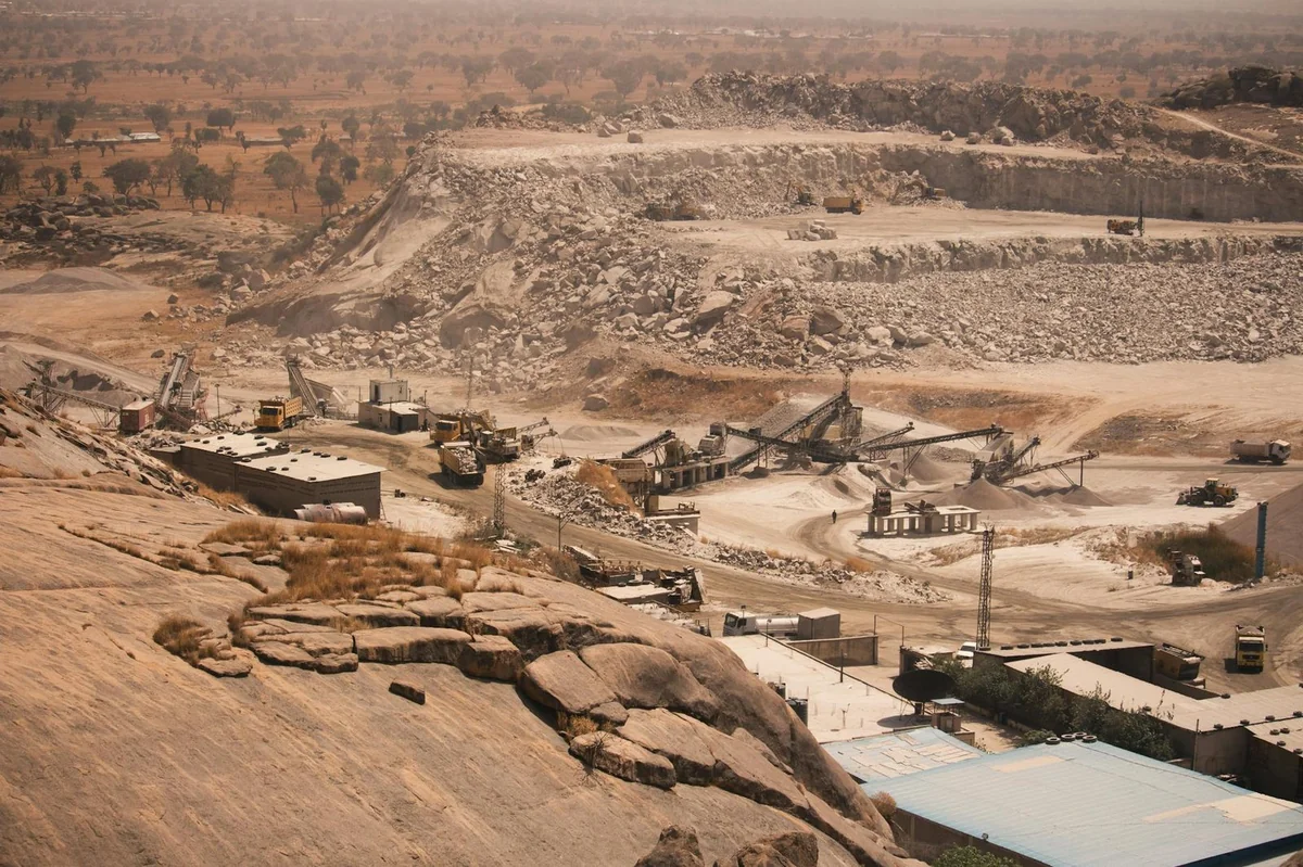 Or ouest-africain : la Mauritanie mise sur les infrastructures minières, le Cameroun resserre la vis