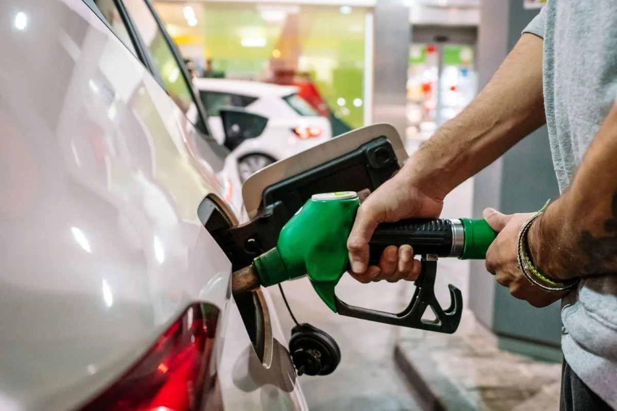 Prix du carburant en Côte d'Ivoire : la double contrainte du baril et du cacao