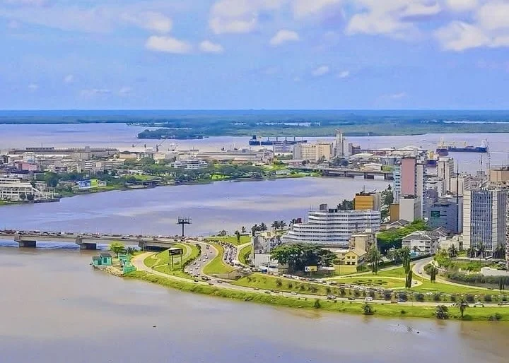 Investissements publics : la Côte d’Ivoire creuse l’écart avec le Sahel et ses voisins de l’UEMOA