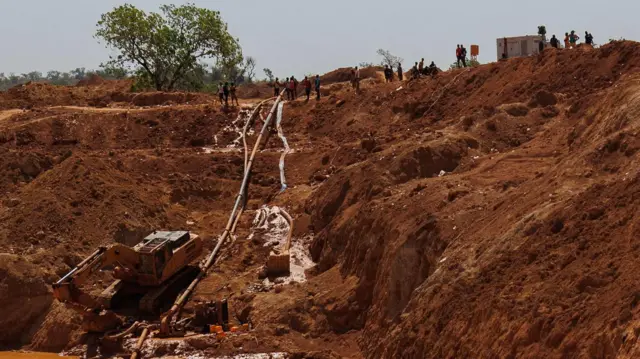 Angola : l'effondrement d'une mine d'or illégale révèle les failles de la gouvernance minière en Afrique