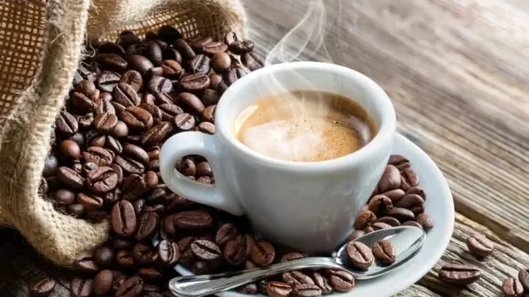 Café robusta : des prix élevés mais volatils, la Côte d'Ivoire face à l'urgence de transformer