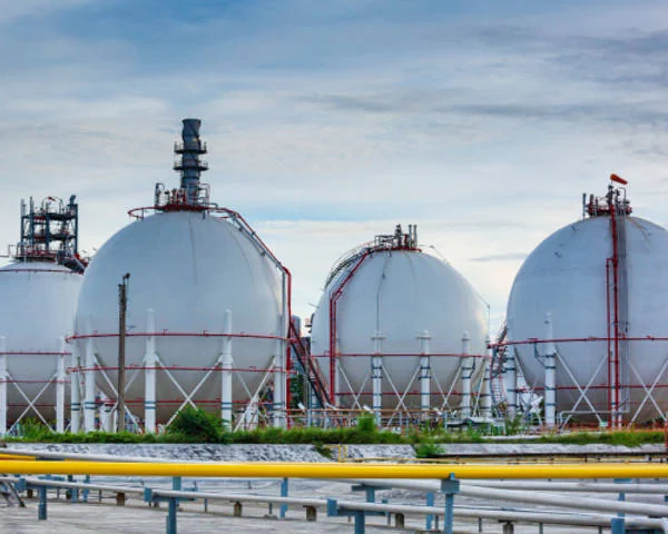 Mozambique LNG : le bras de fer sur les surcoûts éclaire les défis des projets gaziers ouest-africains
