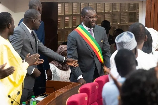 Sénégal : Sonko à l’Assemblée, une cohabitation tendue aux lourdes implications économiques