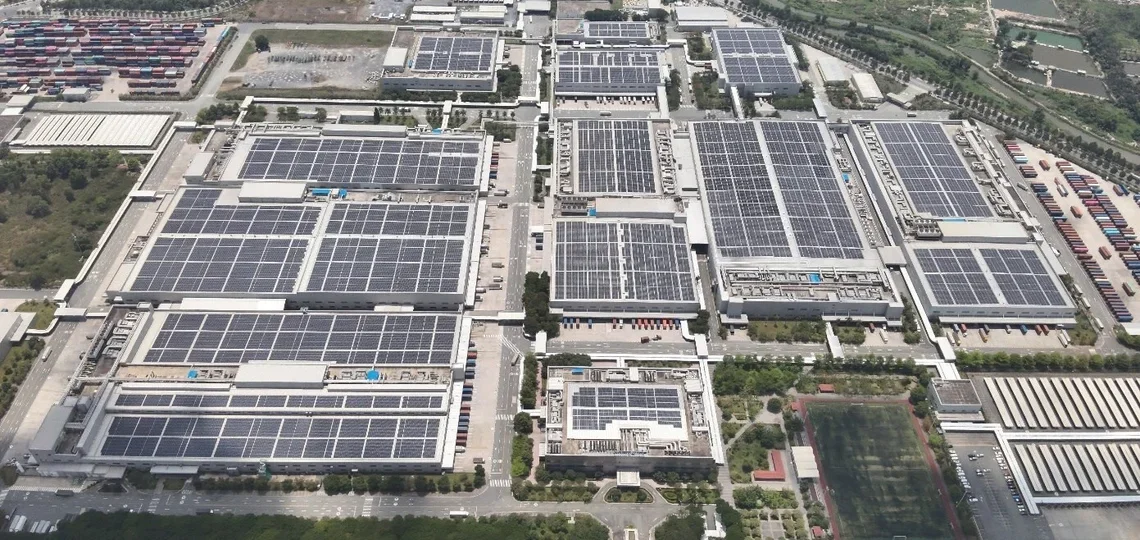 TotalEnergies mise sur le solaire au Vietnam : quel signal pour la souveraineté énergétique ouest-africaine ?
